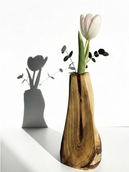 Vase AVEUM: Walnut Wood Vase