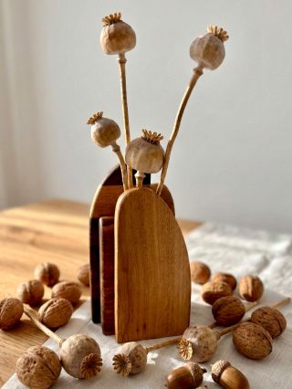 ASMR pre oči a dušu. Drevená váza SCANDI MINI – minimalistický kúsok z dubu a orecha, ktorý oslavuje krásu sušených a...