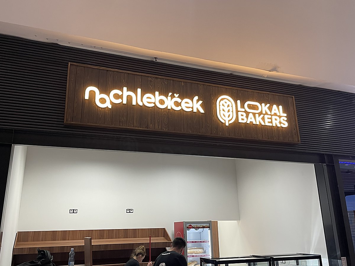 Podsvícený nápis pro pekárnu Nachlebíček a LOKAL BAKERS