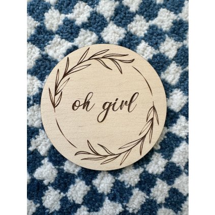 dřevěná milníková kartička k oznámení narození holčičky