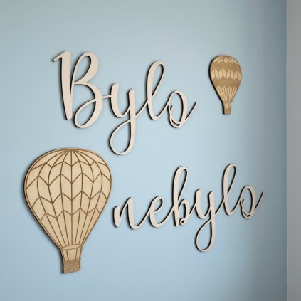 dřevěný nápis bylo nebylo