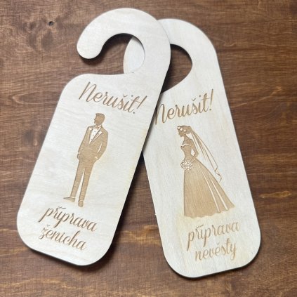 Elegantní sada dvou dřevěných visaček na kliku dveří