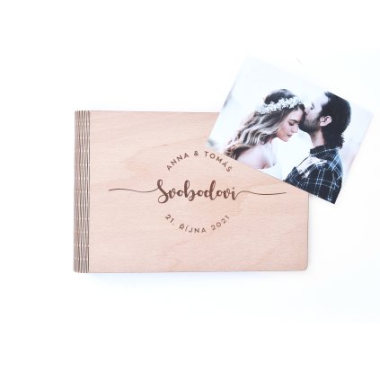 Wooden moment - dřevěné svatební album na fotky s textovým věnečkem