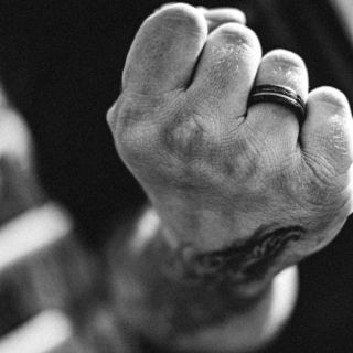 Pro tebe, když procházíš tmou Pokud teď zrovna cítíš bolest, zmatek, prázdno… Věř mi – vím, jaké to je. Vím, jaké to je...