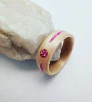 Začíná období jednotlivců😂😉 Všechny prstýnky, které máme v nabídce i v kategorii snubní, mohou být vyrobené jako zásnubní...