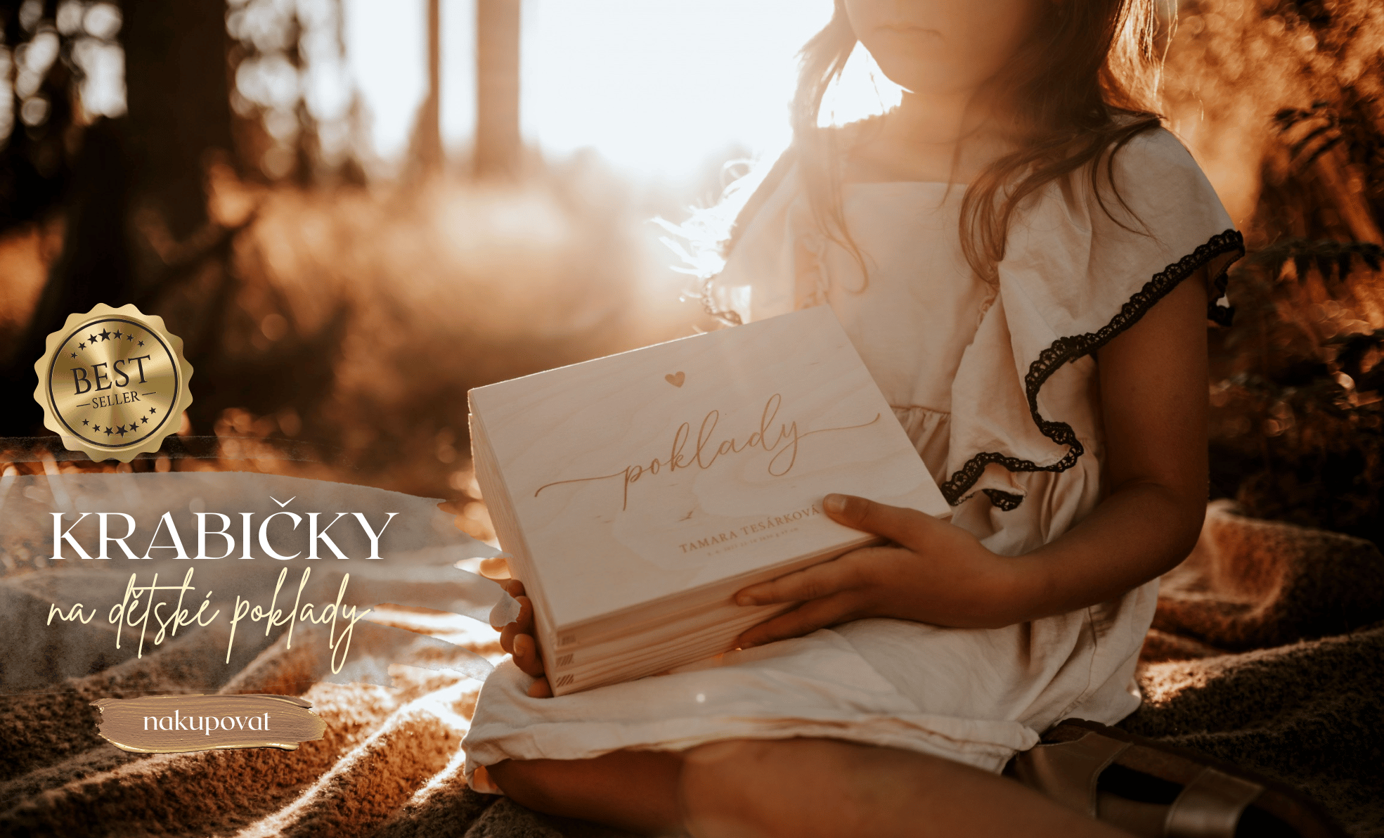 Na Woodify.cz najdete personalizované dřevěné boxy, které proměňují běžné okamžiky ve vzácné vzpomínky. Naše gravírované boxy jsou navrženy jako elegantní vzpomínkové krabičky, ideální pro uchování dětských pokladů.