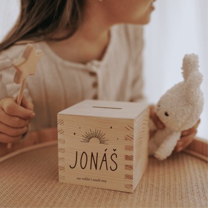 Dětská pokladnička ze dřeva se jménem