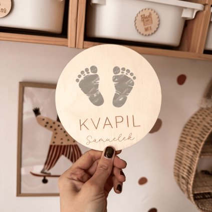 Dřevěná destička na otisky nohou Woodify