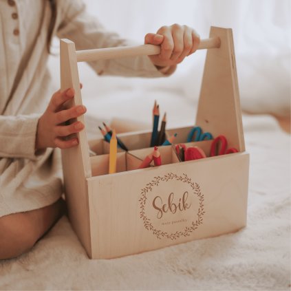 Dřevěný organizér na pastelky