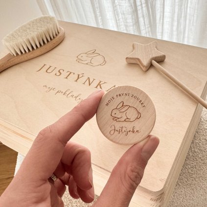Krabička ze dřeva na první vlásky a první zoubky