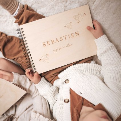 Dřevěné dětské fotoalbum Woodify Labutě