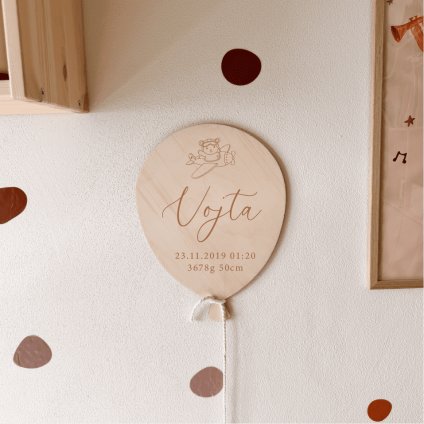 Dřevěný balónek na stěnu