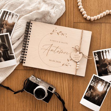 Dřevěné svatební album s textem na přání