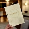 Dřevěné menu desky s gravírovaným logem pro restaurace, hotely a kavárny