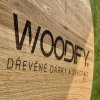 Dřevěná cedule s logem na přání Woodify