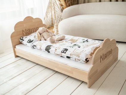 Detská posteľ vyrobená z masívneho bukového dreva, ktorá s vami vydrží naozaj dlho. Je navrhnutá s dôrazom na bezpečnosť, pohodlie a kvalitu.