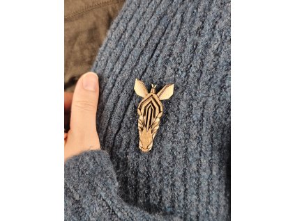Dřevěná brož Zebra