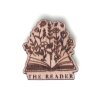 Dřevěný odznáček The reader – jednoduchý, stylový motiv pro všechny čtenáře, česká výroba | WoodLab