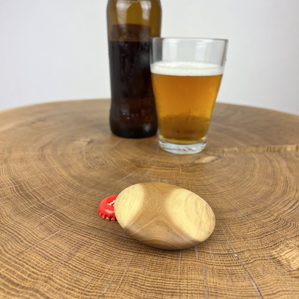 Dřevěný otvírák na pivo Moon, moruše