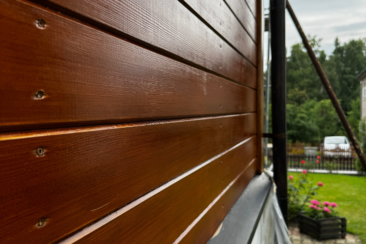 Odstranění starého nátěru ze dřeva: správný postup krok za krokem