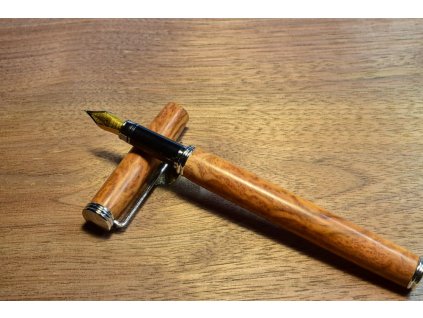 Dřevěné plnící pero - Australské dřevo 01