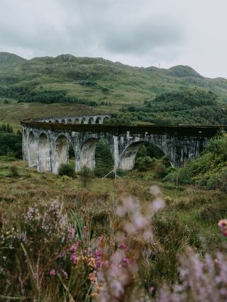 Glenfinnanský viadukt z Harryho Pottera 🚂 . . . #scotland#glenfinnanviaduct#sky#skotsko#harrypotterviaduct