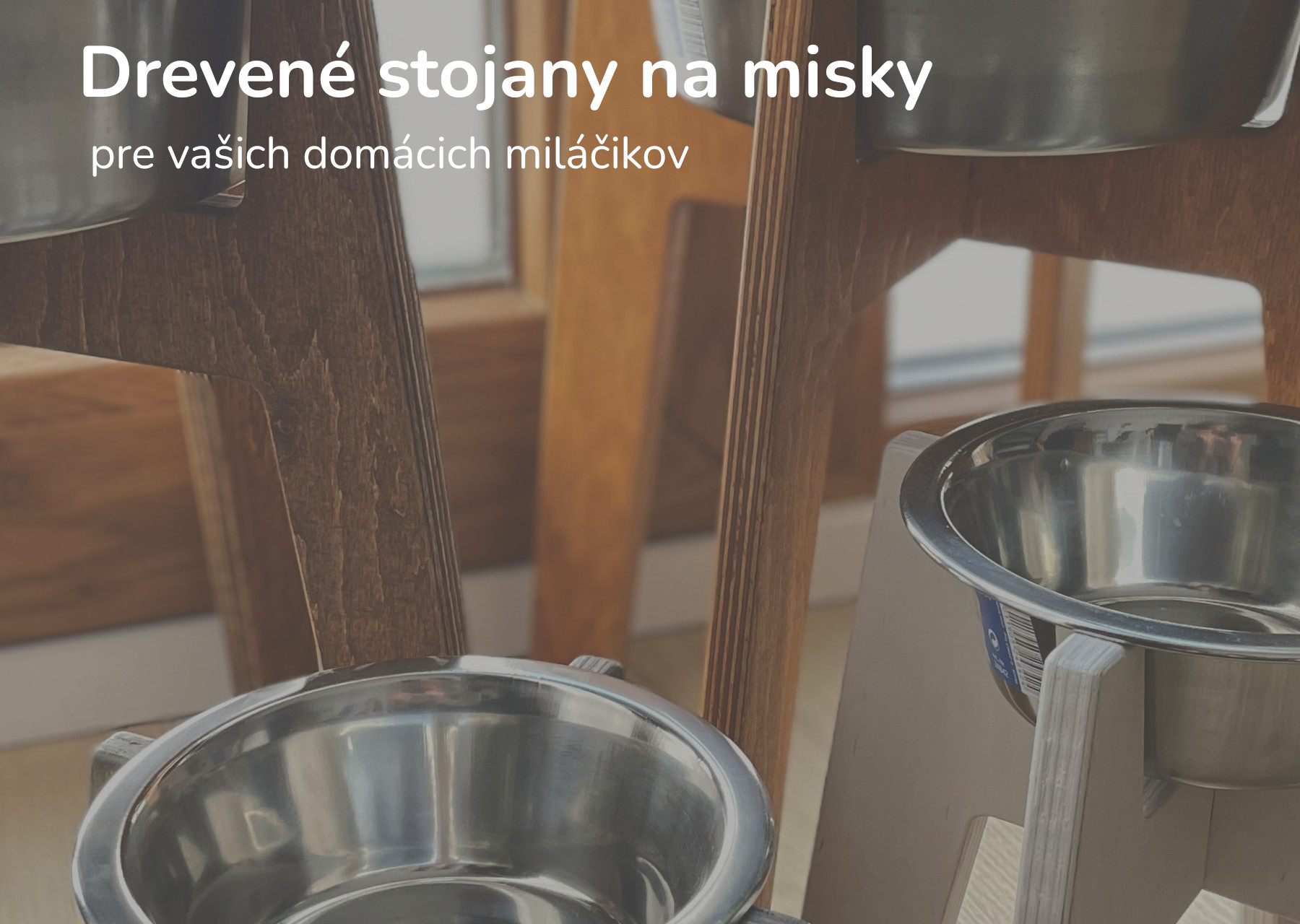 Drevené stojany na misky - pre vašich domácich miláčikov