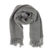 šedá zimní šála