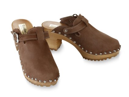 Kožené dřeváky s cvočky