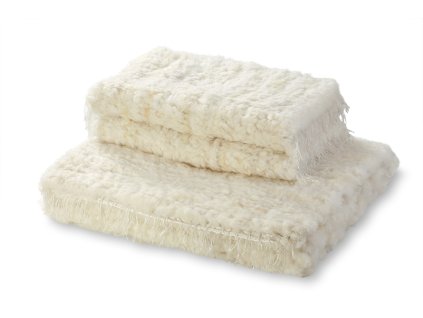 sada předložek a koberců z kožešin