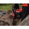 echo cs-3510ac řetězová pila při řezání kmene 35 cm lišta práce v lese