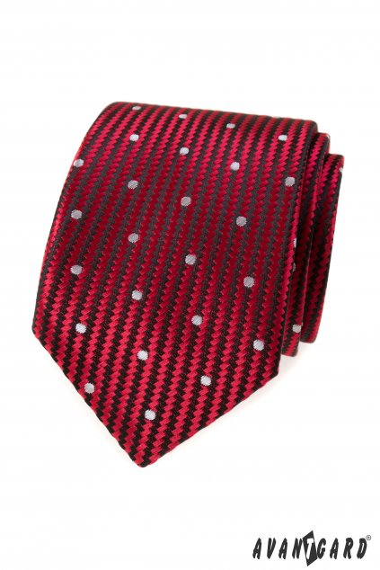 Červená kravata se vzorem