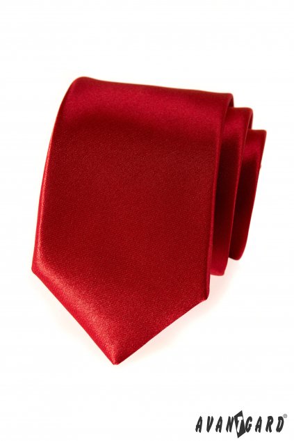 Sytě červená kravata