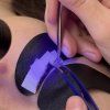 aplikace UV lepidla na řasy detail práce
