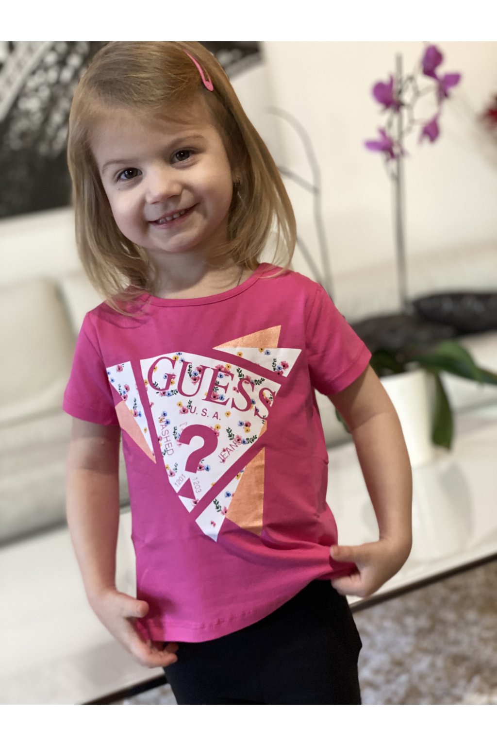 Dívčí tričko s krátkým rukávem GUESS, růžové s trojúhelníky - WOWMINI