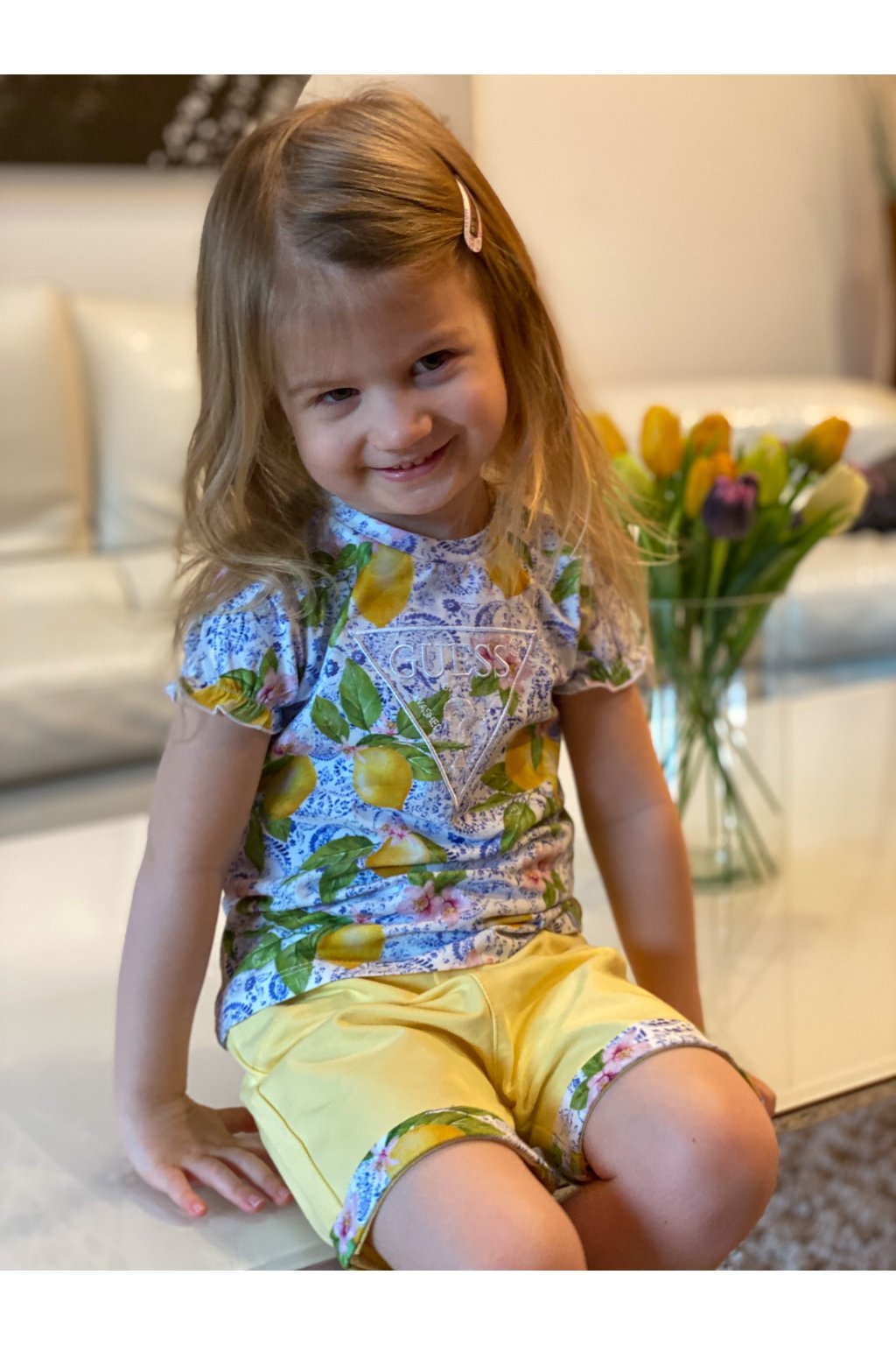 Guess - Dívčí komplet tričko s krátkým rukávem a kraťasy "LEMON"