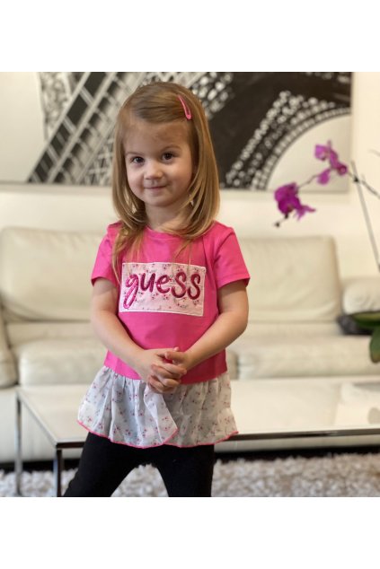 Dívčí tričko s krátkým rukávem s šifonovou sukní GUESS, sytě růžové