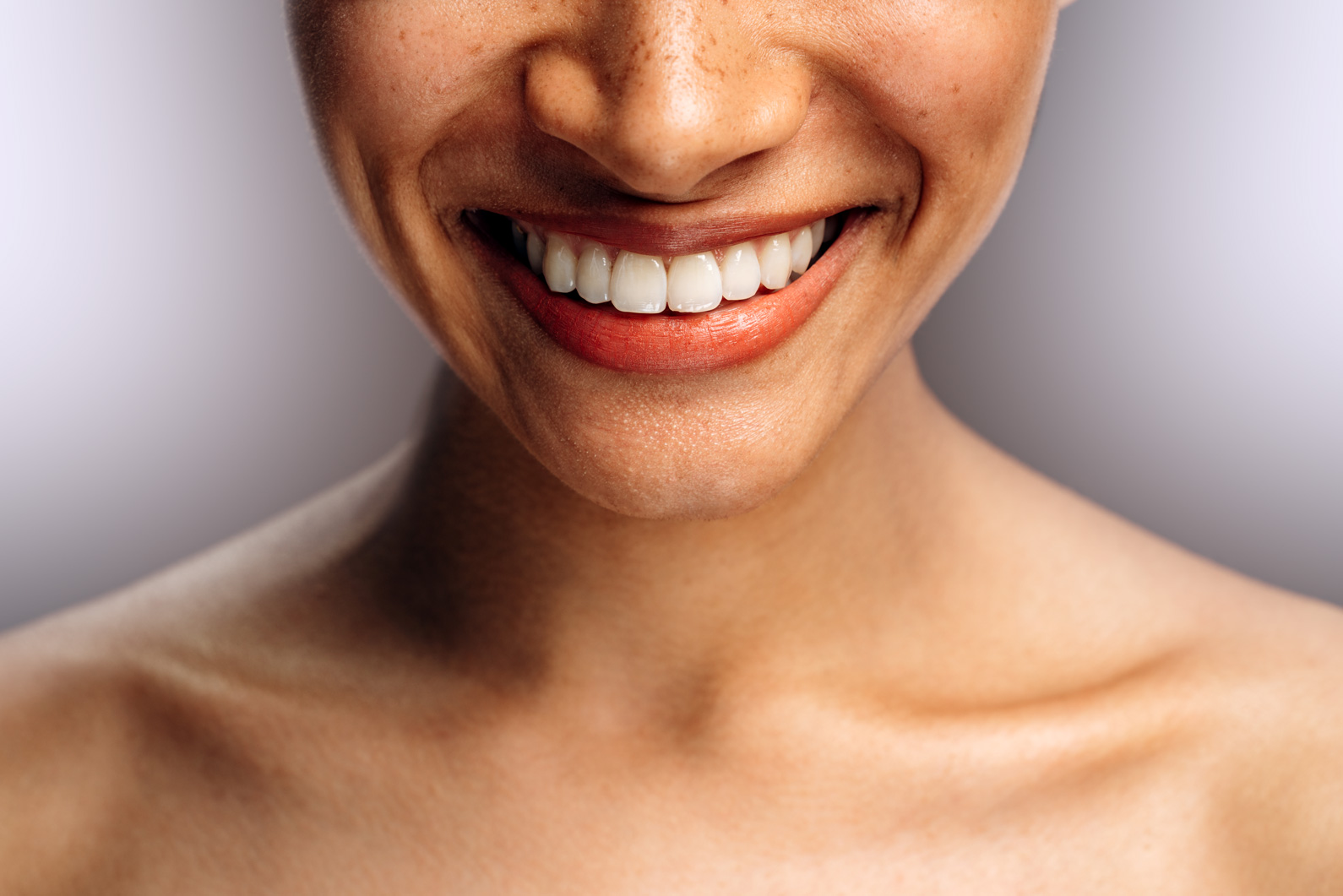 Bělení zubů v těhotenství: Které metody jsou bezpečné a které byste měla raději přeskočit?🤰