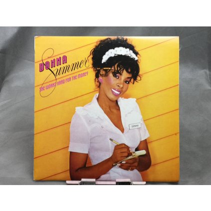 Donna Summer – She Works Hard For The Money