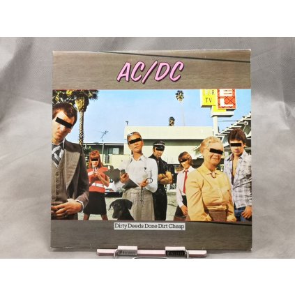 AC/DC – Dirty Deeds Done Dirt Cheap