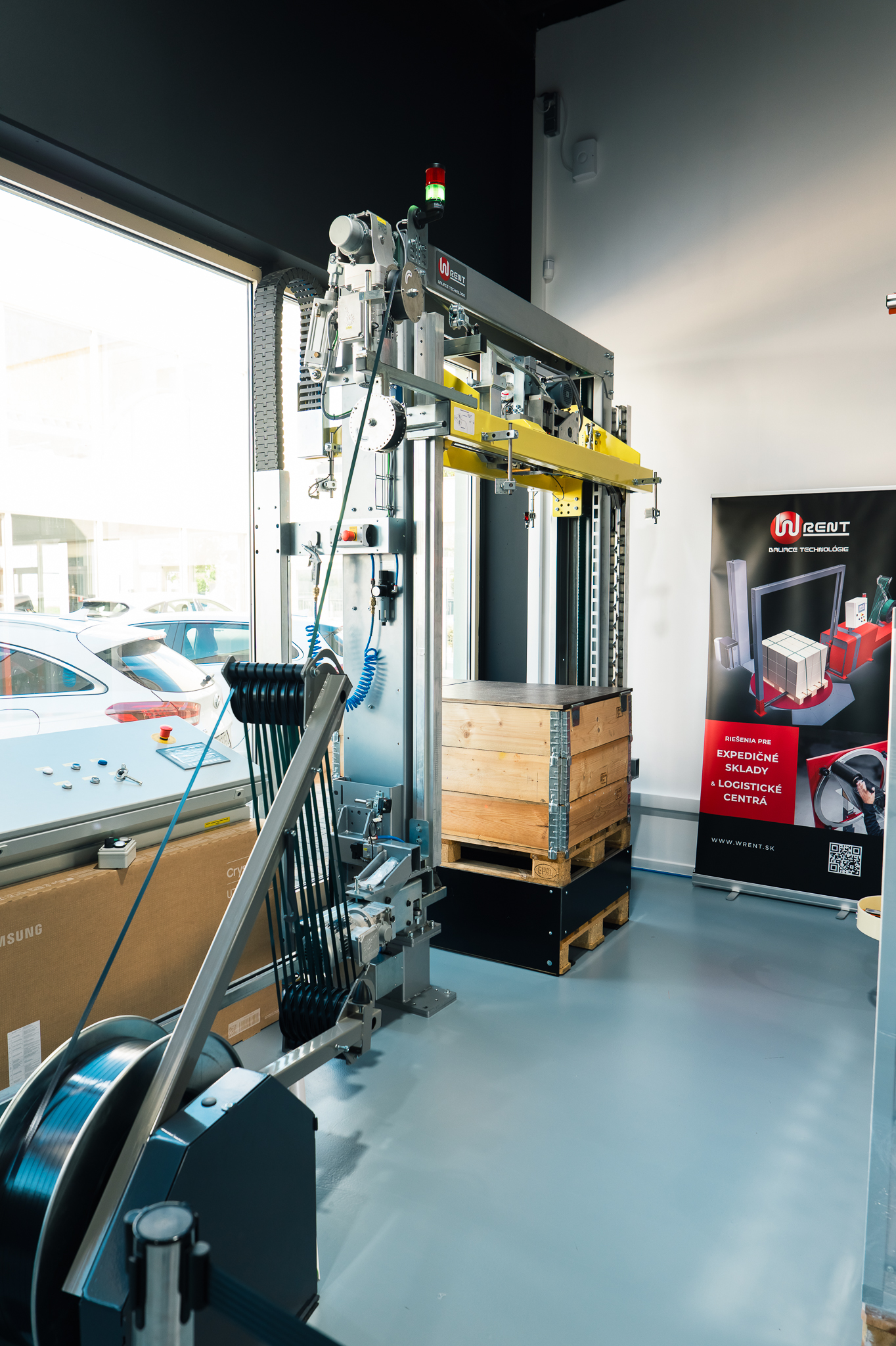 Showroom baliacich a páskovacích technológií