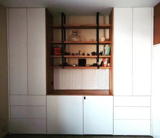 Další realizace. 🤗😍 Tentokrát koprus lamino + lakovaná dvířka. Sestava v sobě ukrývá 14ks šuplíků. 6 ks viditelných,...