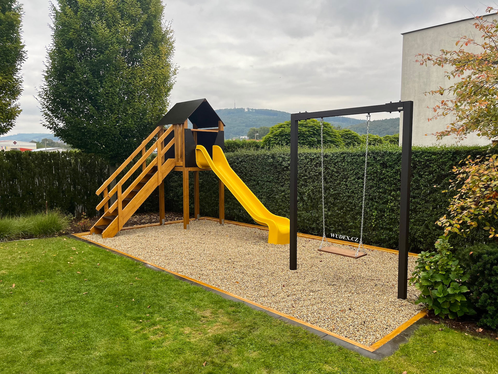 Dopadové plochy na dětské hřiště