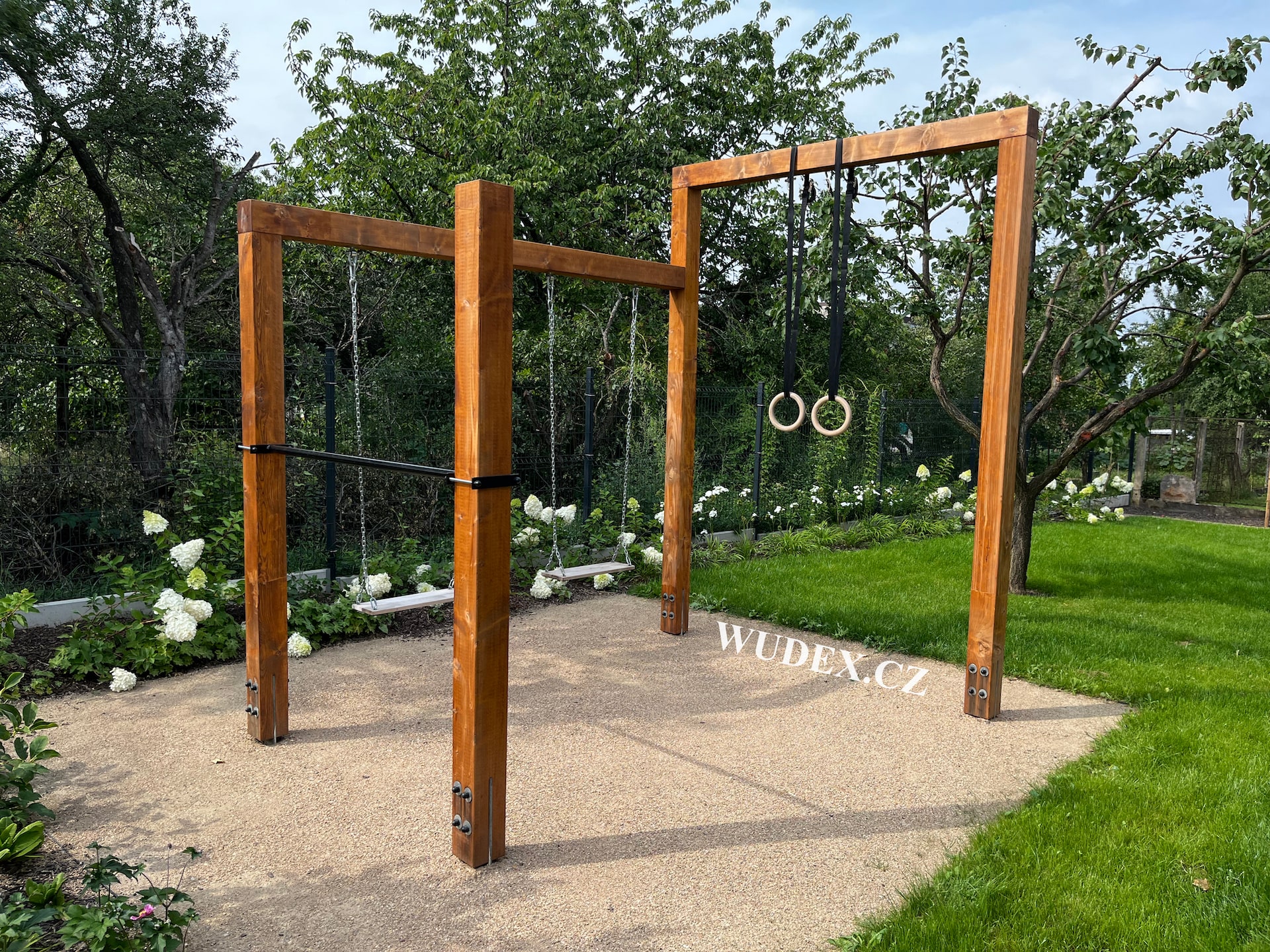 Dřevěná konstrukce na zahradu