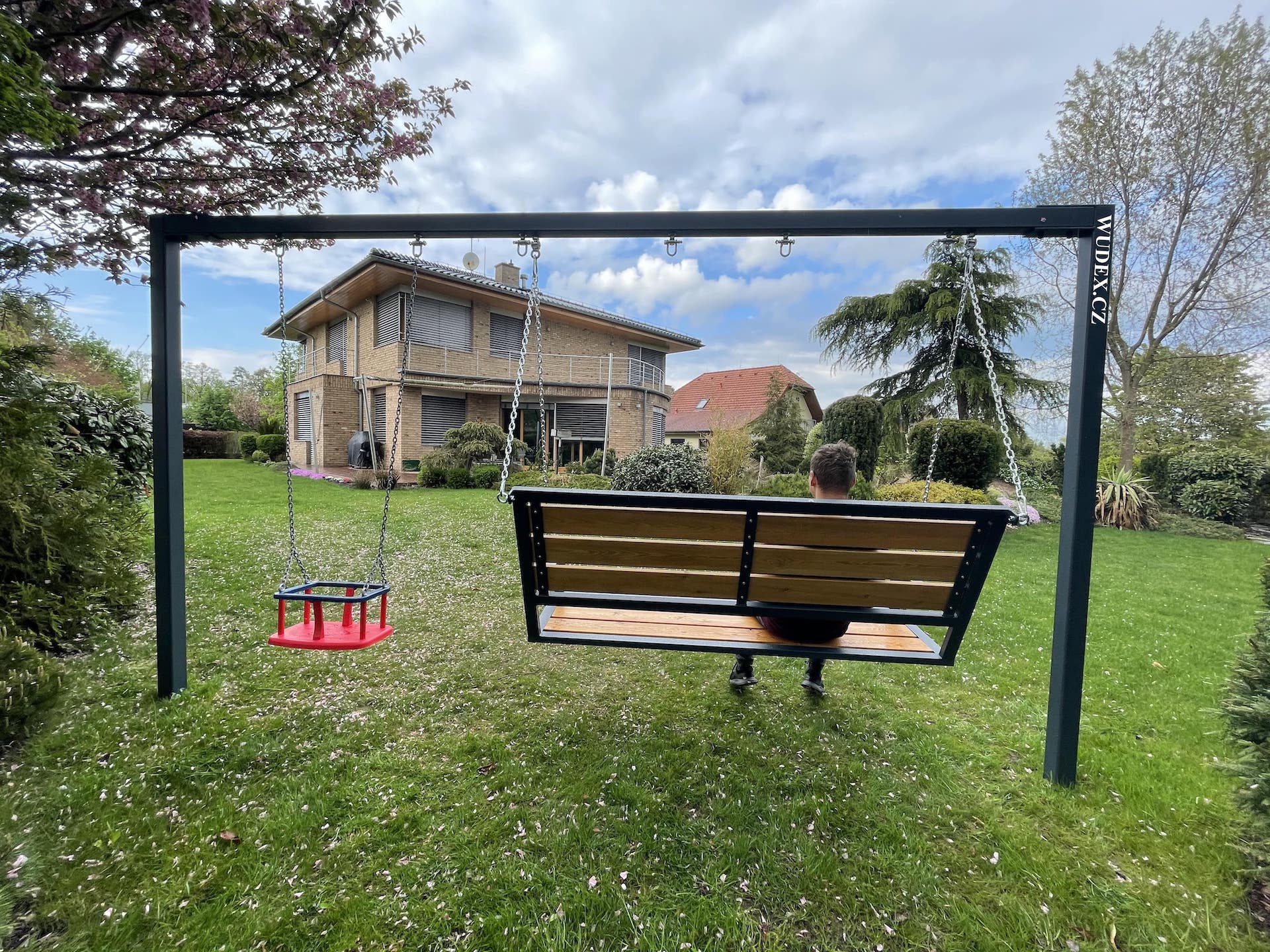 Jak vybrat zahradní houpačku