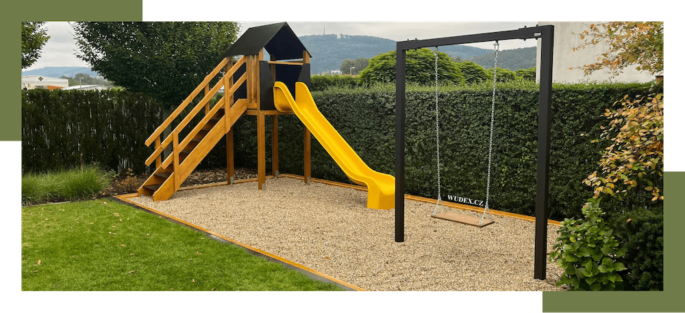 Houpačka a hřiště s dopadovou plochou