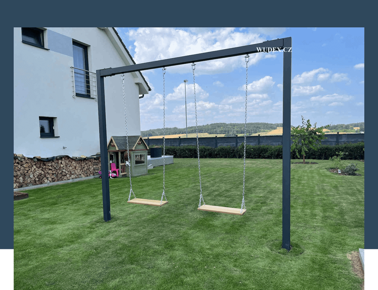 Kovová nesmrtelná houpačka