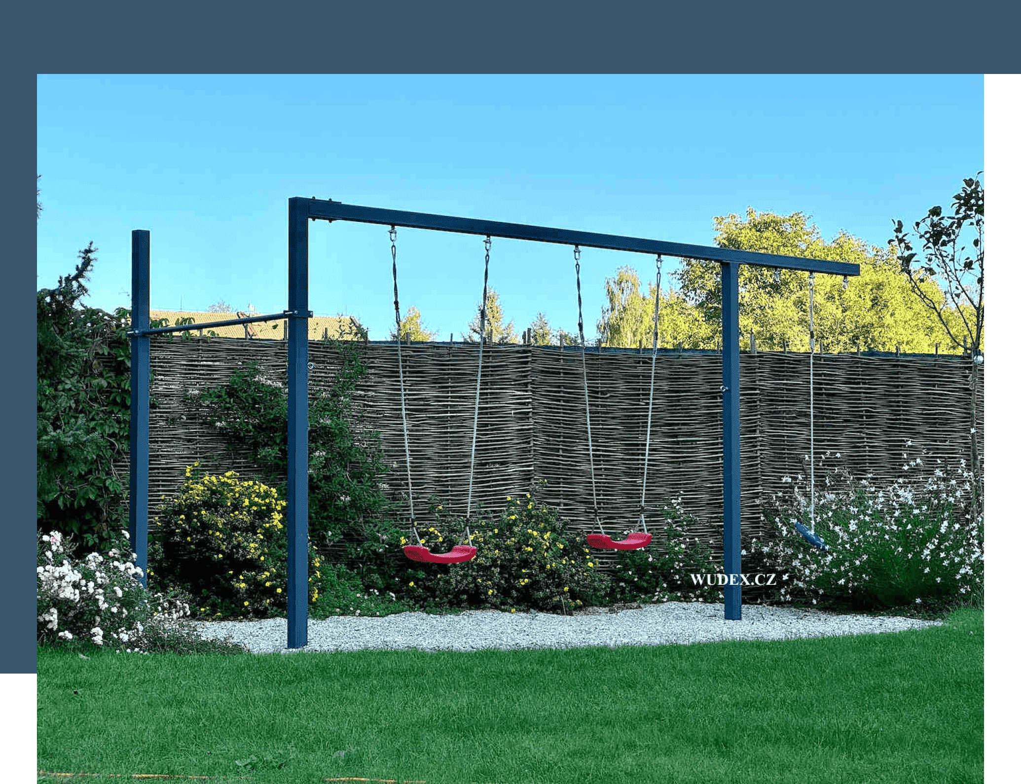 Kovová zahradní houpačka