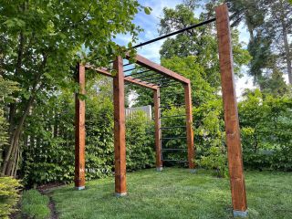 🔥Horká novinka. Dokonalé spojení dřevěného workoutu s kovovými prvky🔩 #flera #venkovniposilovna #hrazdanazahradu...