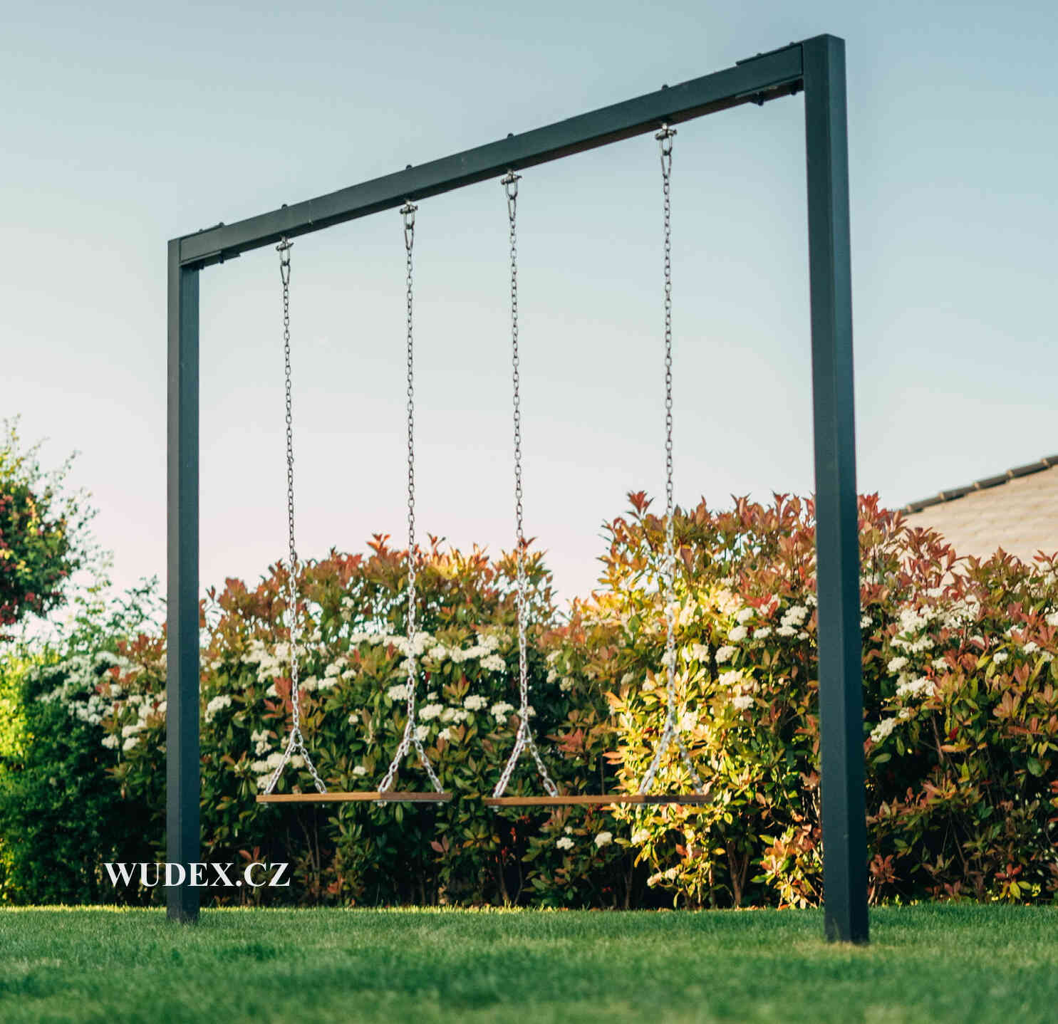 Kovové záhradné hojdačky